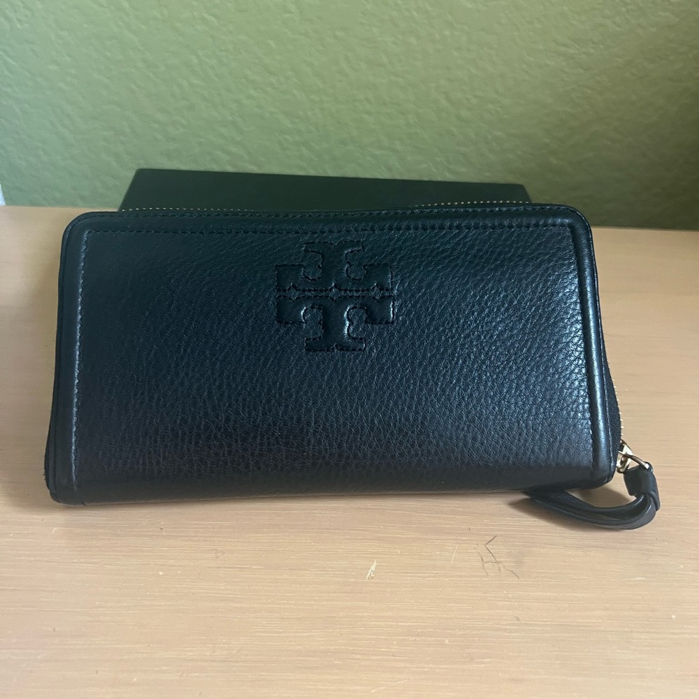 Tory Burch Thea Multi-Gusset Zip Continental Wallet.